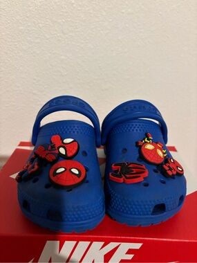 CROCS Kids Blue Spider-Man Jibbitz Clogs